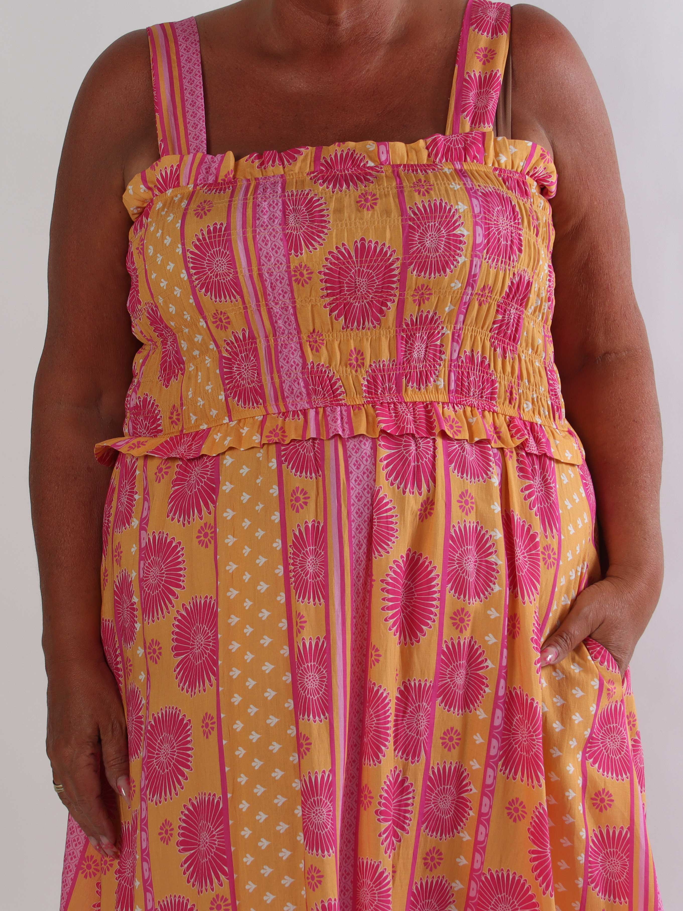 Marisol Sunburst - Plus size sommarklänning i viskos med smock över bröstet
